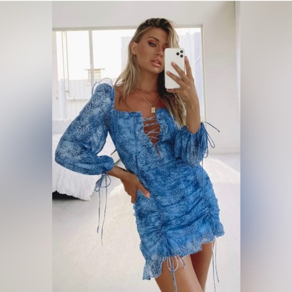 Lioness Feng Shui Print Lace Front Cinched Long Sleeve Blue Mini Dress - Picture 6 of 16
